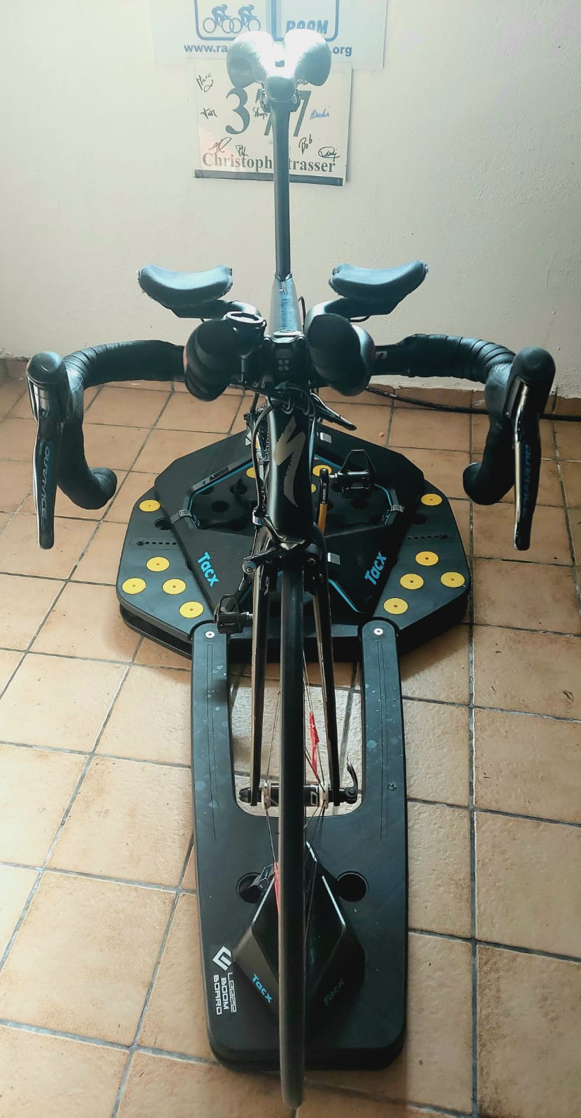 realistisches Fahrgefühl mit dem Boom Board und Reduktion von Sitzbeschwerden beim indoor Rad Training